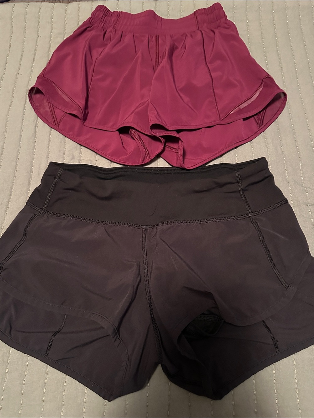 Lululemon Women’s Active Running Shorts - Burgundy and Black